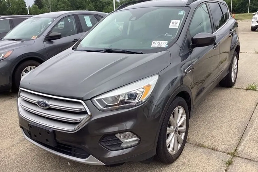 2019 Ford Escape SEL photo 1