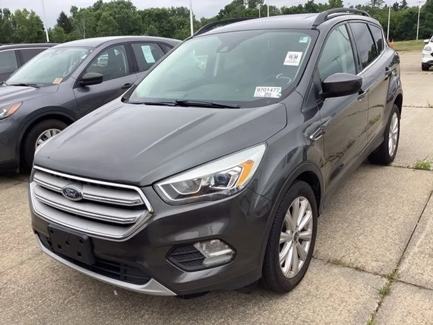 2019 Ford Escape SEL photo 1