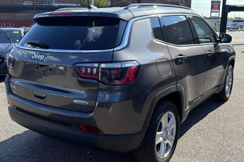 2022 Jeep Compass Latitude photo 1