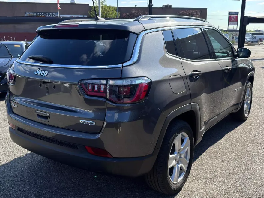 2022 Jeep Compass Latitude photo 1