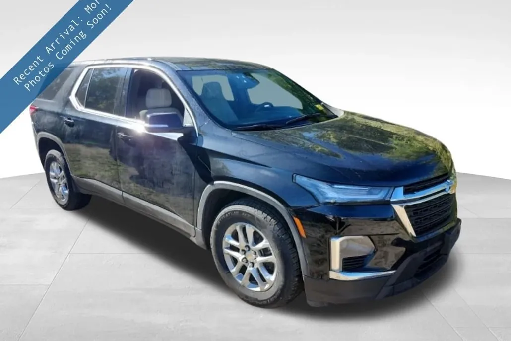 2023 Chevrolet Traverse LS photo 1