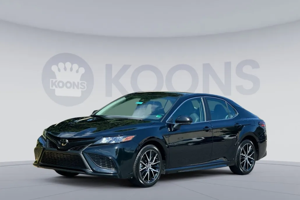 2024 Toyota Camry SE photo 1