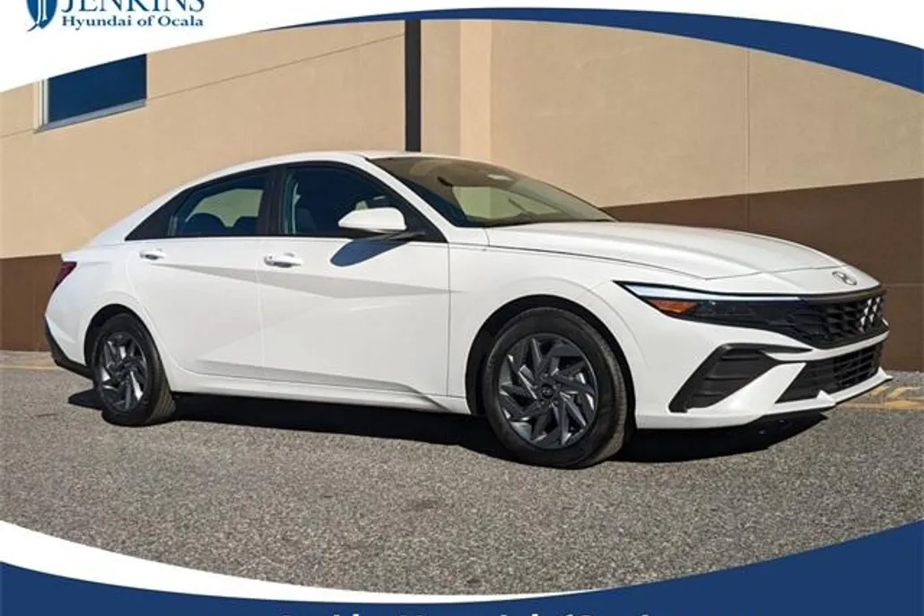 2025 Hyundai Elantra SEL Sport photo 1