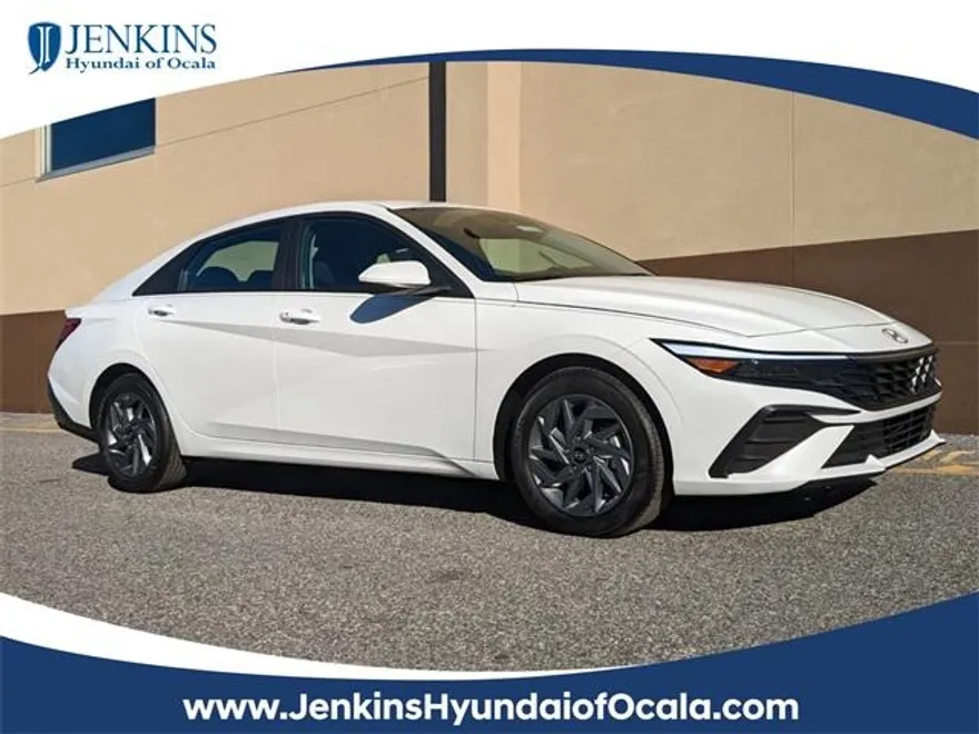 2025 Hyundai Elantra SEL Sport photo 1