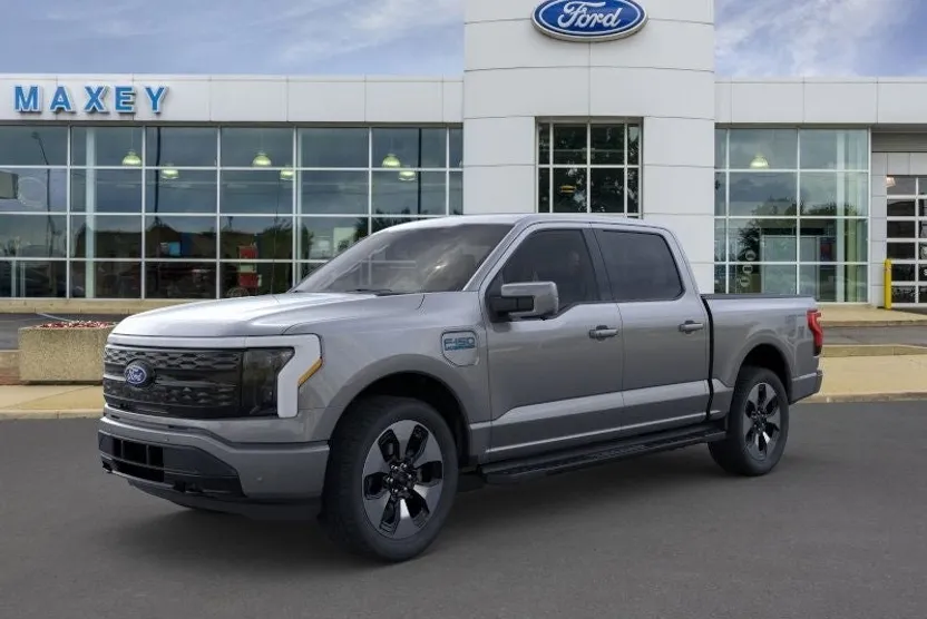2025 Ford F-150 Lightning Platinum photo 1