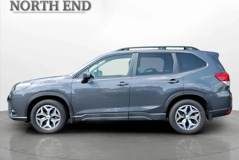 2023 Subaru Forester Premium photo 1