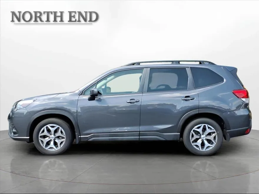 2023 Subaru Forester Premium photo 1