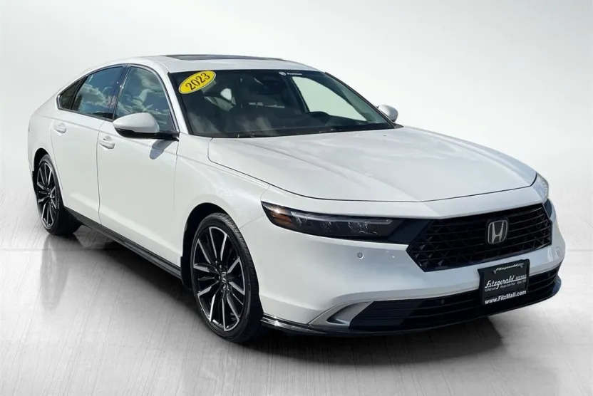 2023 Honda Accord Hybrid Touring photo 1