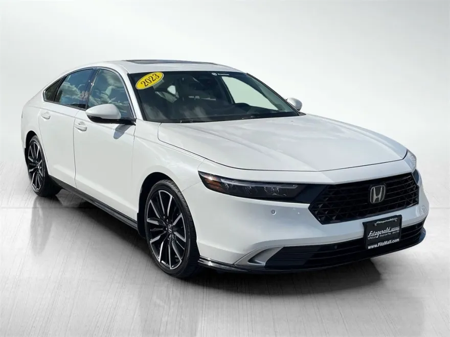 2023 Honda Accord Hybrid Touring photo 1