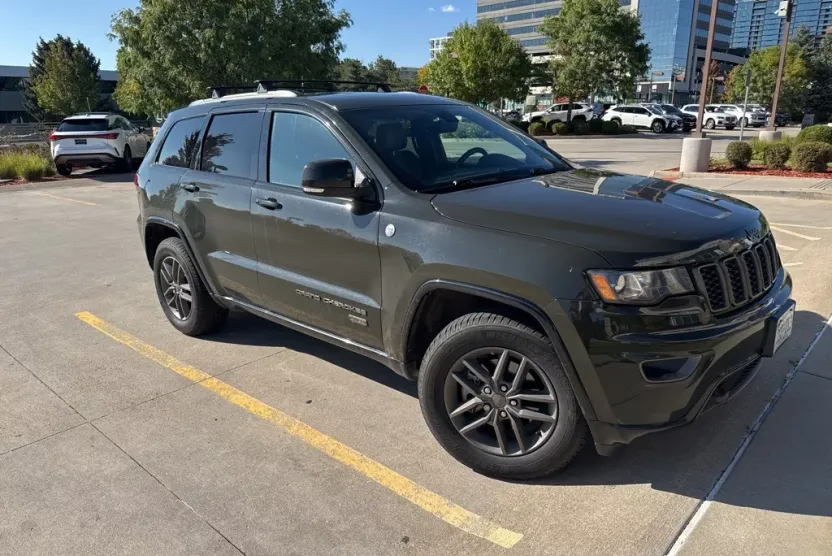 2017 Jeep Grand Cherokee Limited Anniversary Edition photo 1