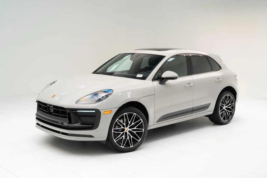 2026 Porsche Macan T photo 1