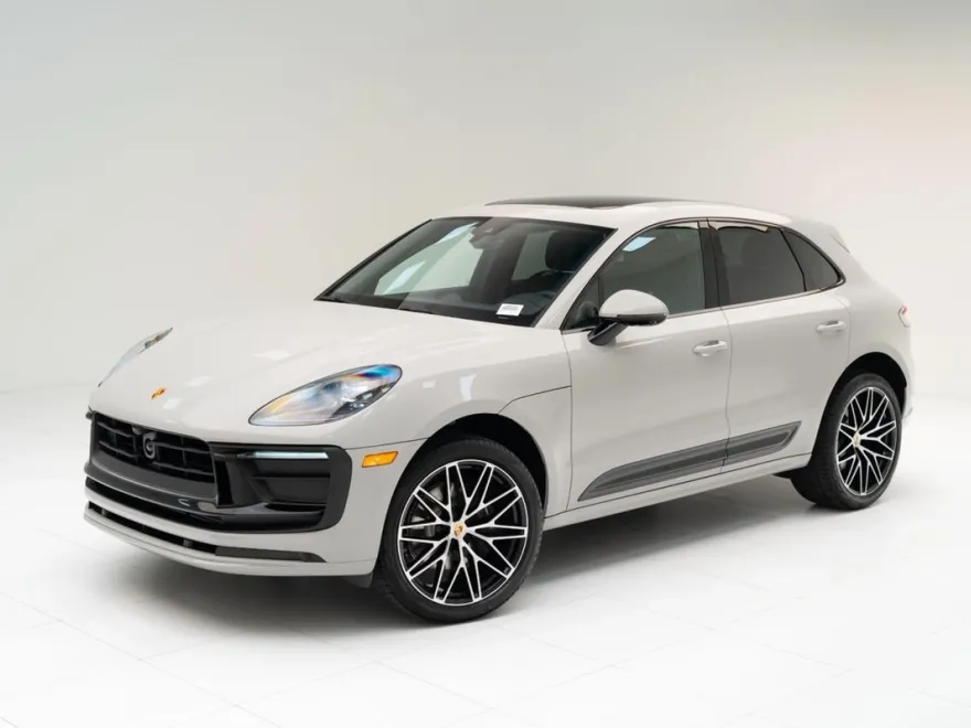 2026 Porsche Macan T photo 1