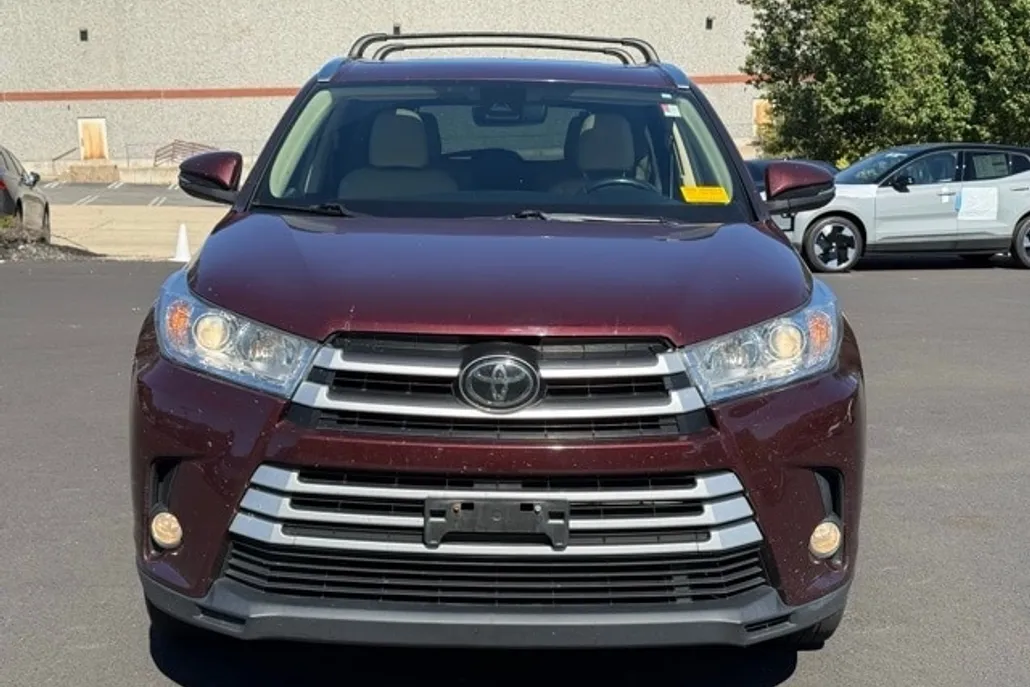 2017 Toyota Highlander XLE photo 1