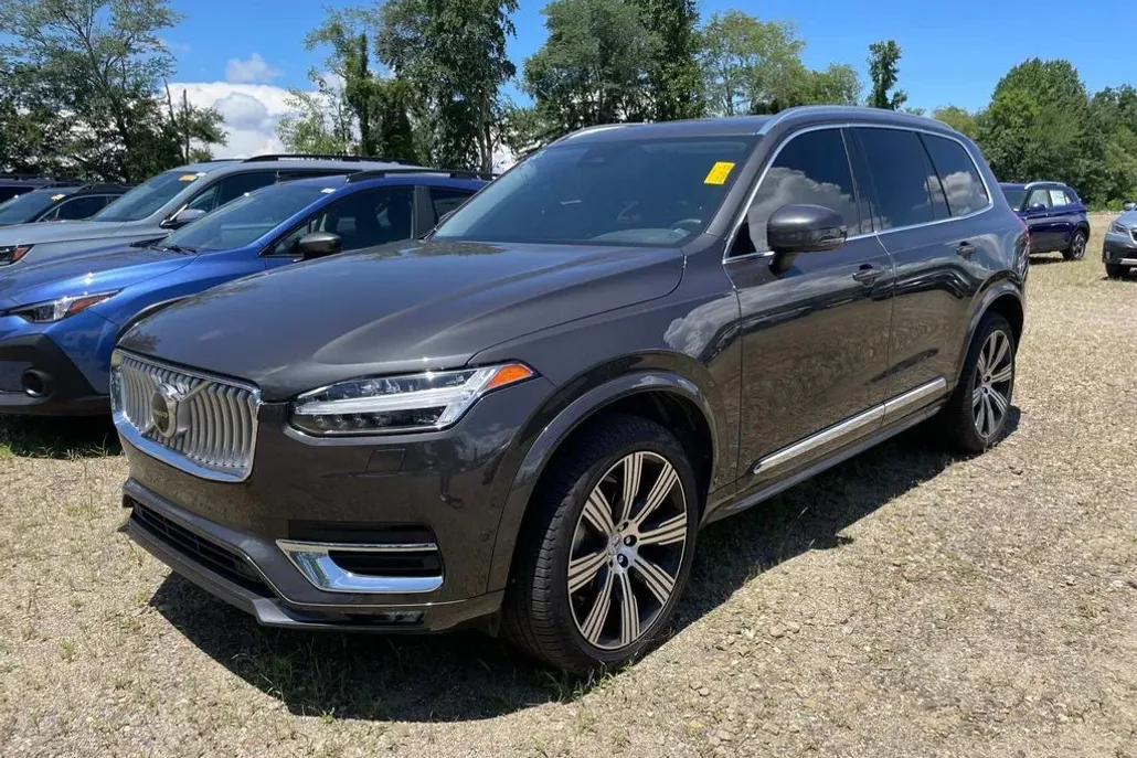 2025 Volvo V60 Cross Country B5 photo 1