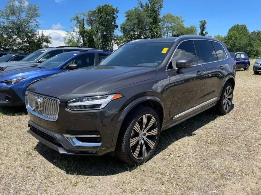 2025 Volvo V60 Cross Country B5 photo 1