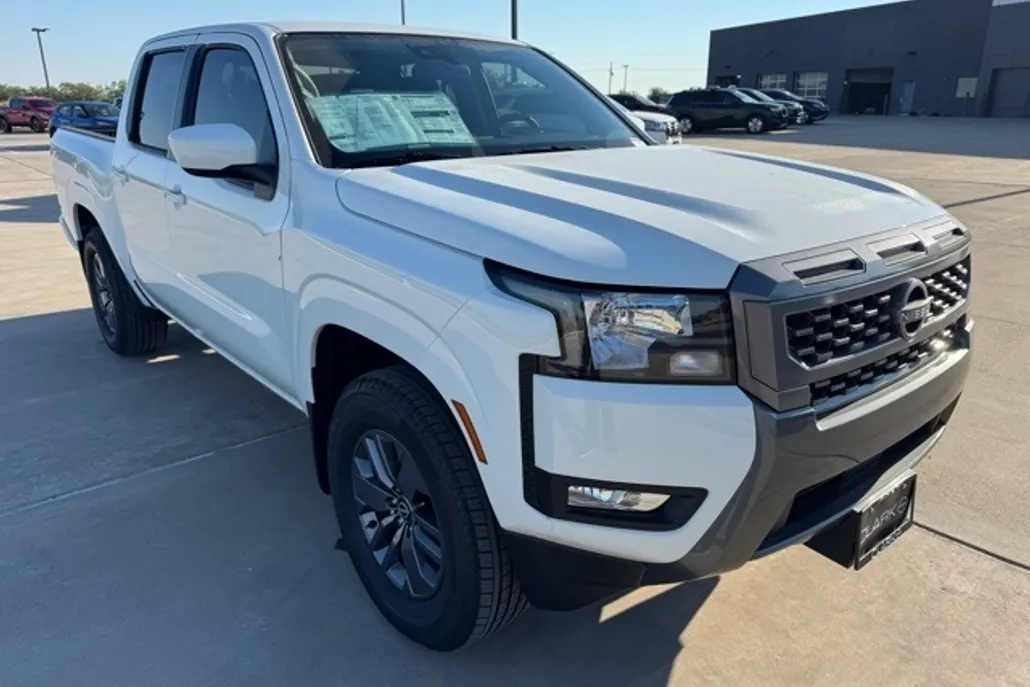 2025 Nissan Frontier SV photo 1