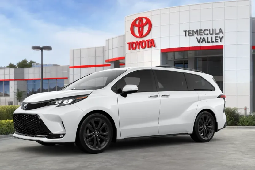 2025 Toyota Sienna XSE photo 1