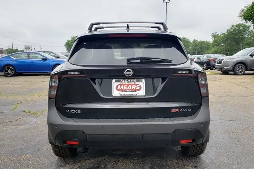 2025 Nissan Kicks SR photo 1