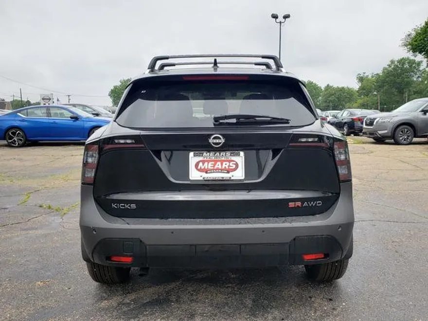 2025 Nissan Kicks SR photo 1