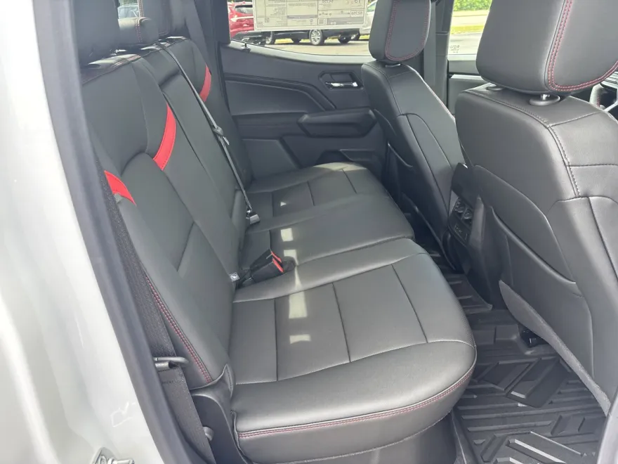 2025 Chevrolet Colorado Z71 photo 1