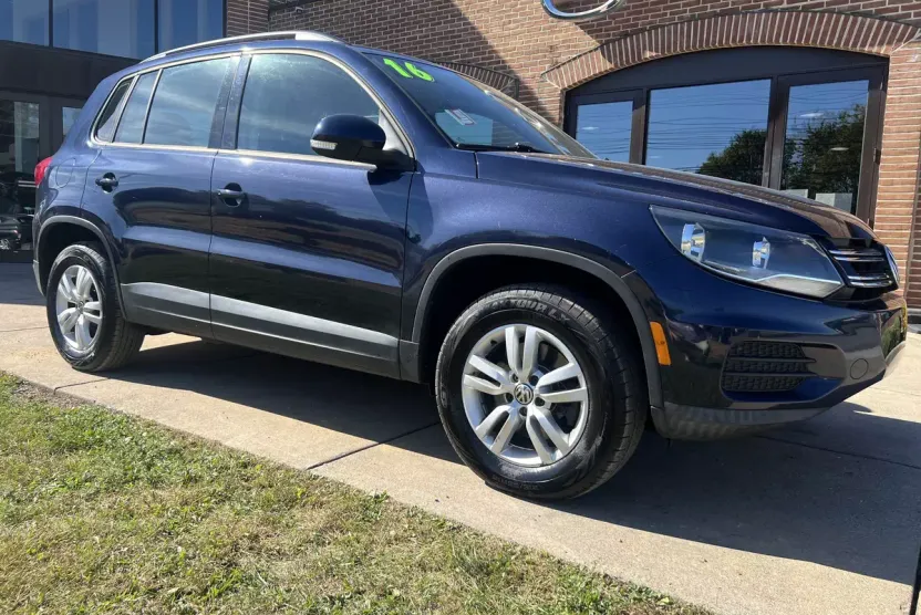 2016 Volkswagen Tiguan S photo 1