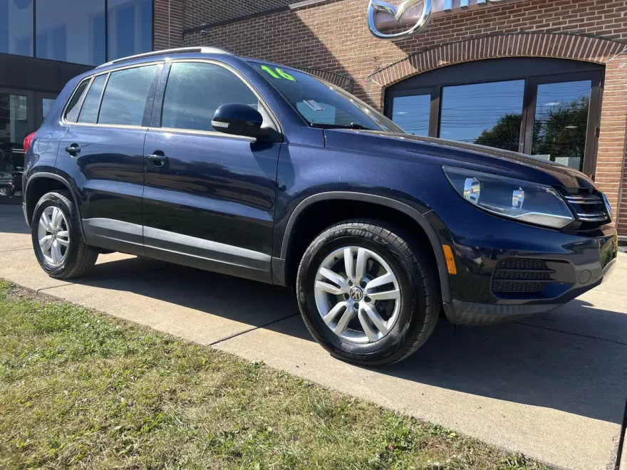 2016 Volkswagen Tiguan S photo 1