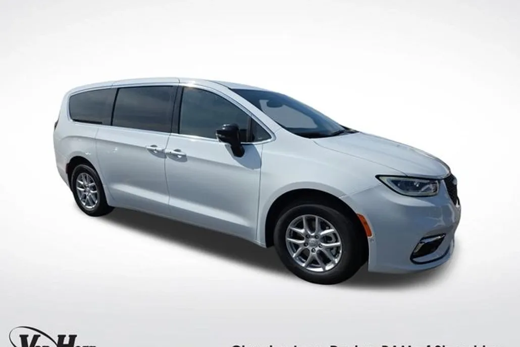 2026 Chrysler Pacifica photo 1
