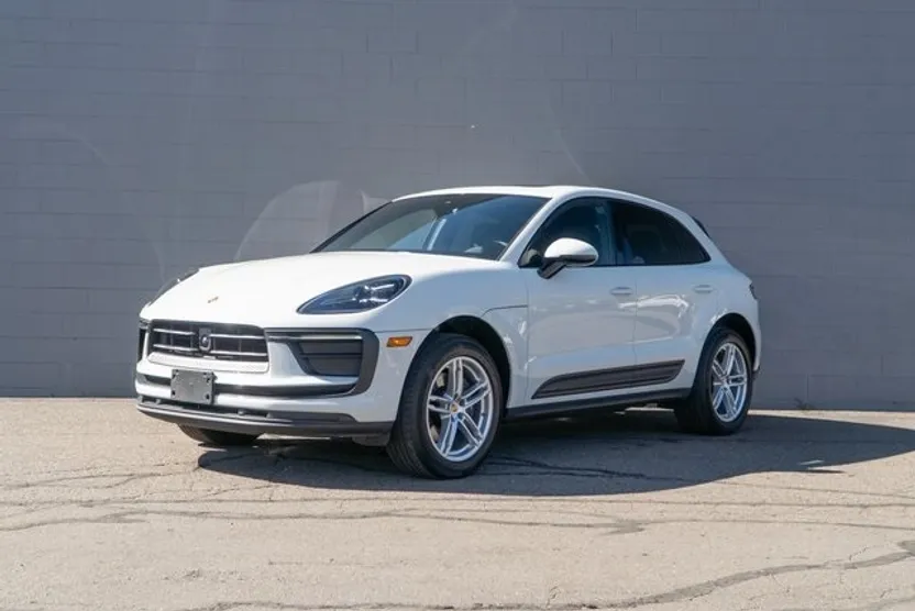 2025 Porsche Macan Base photo 1