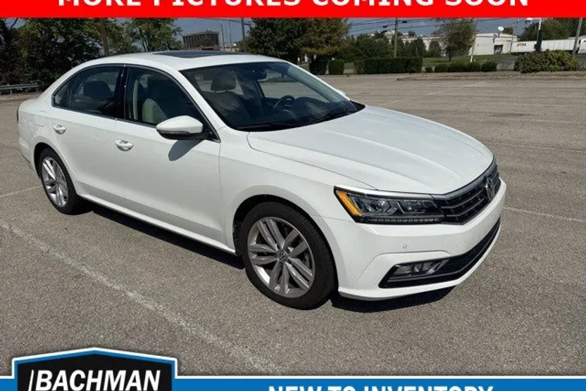 2018 Volkswagen Passat SE photo 1