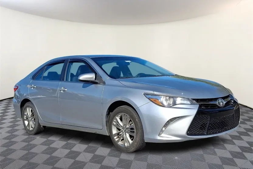 2017 Toyota Camry XSE photo 1