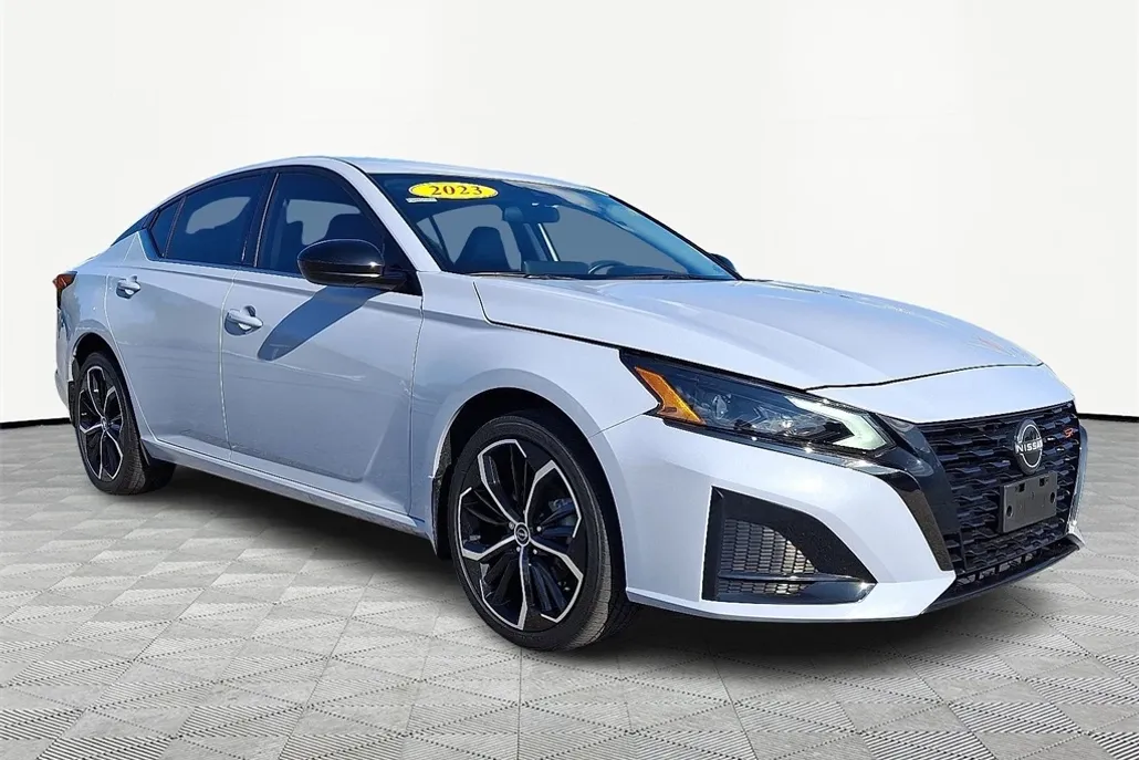 2023 Nissan Altima 2.5 SR photo 1