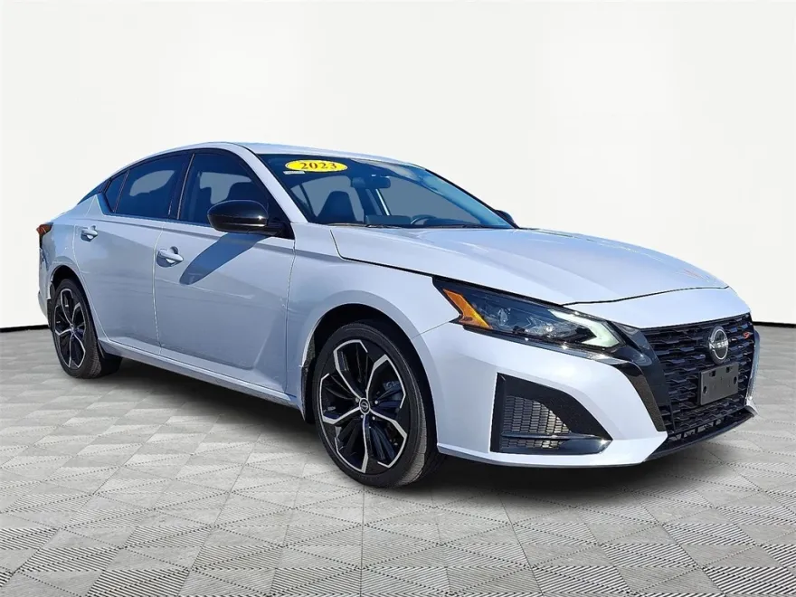 2023 Nissan Altima 2.5 SR photo 1