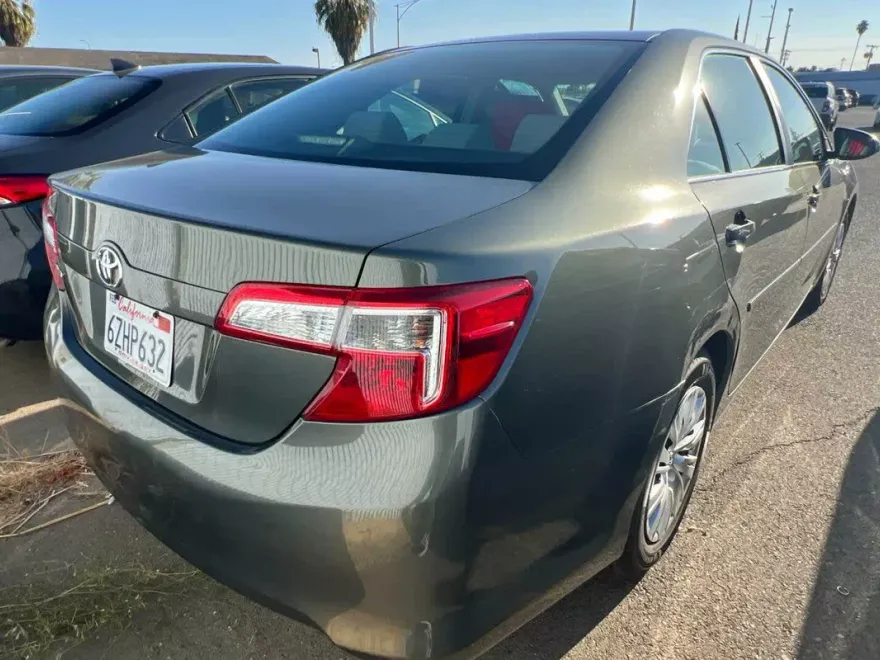 2012 Toyota Camry photo 1