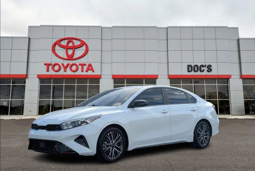 2023 Kia Forte GT-Line photo 1
