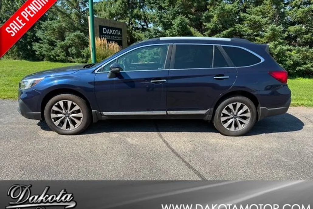 2018 Subaru Outback 3.6R Touring photo 1