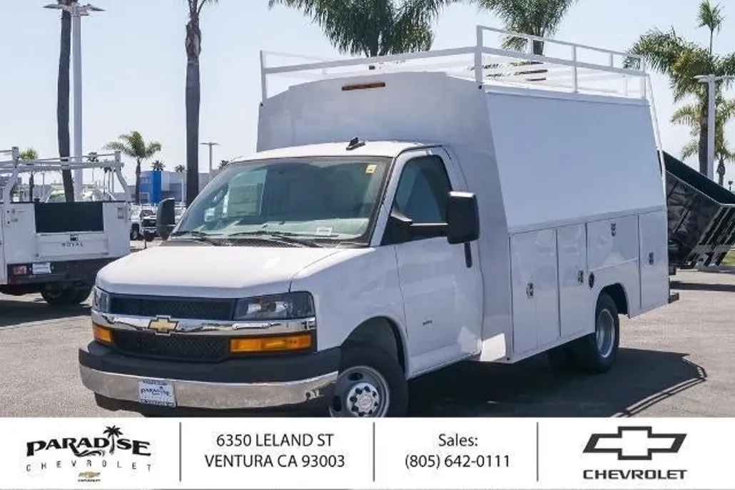 2025 Chevrolet Express Cutaway 3500 photo 1