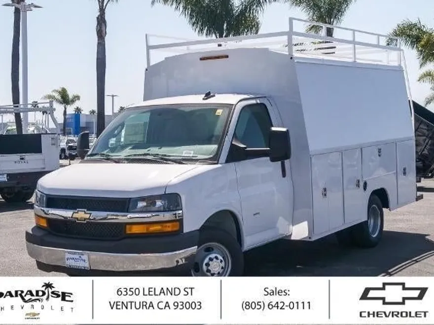 2025 Chevrolet Express Cutaway 3500 photo 1