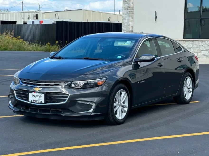 2017 Chevrolet Malibu 1LT photo 1