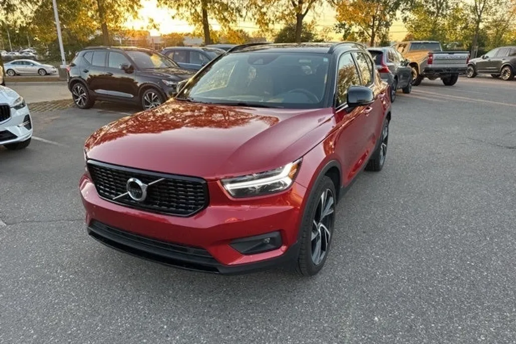2021 Volvo XC40 R-Design photo 1