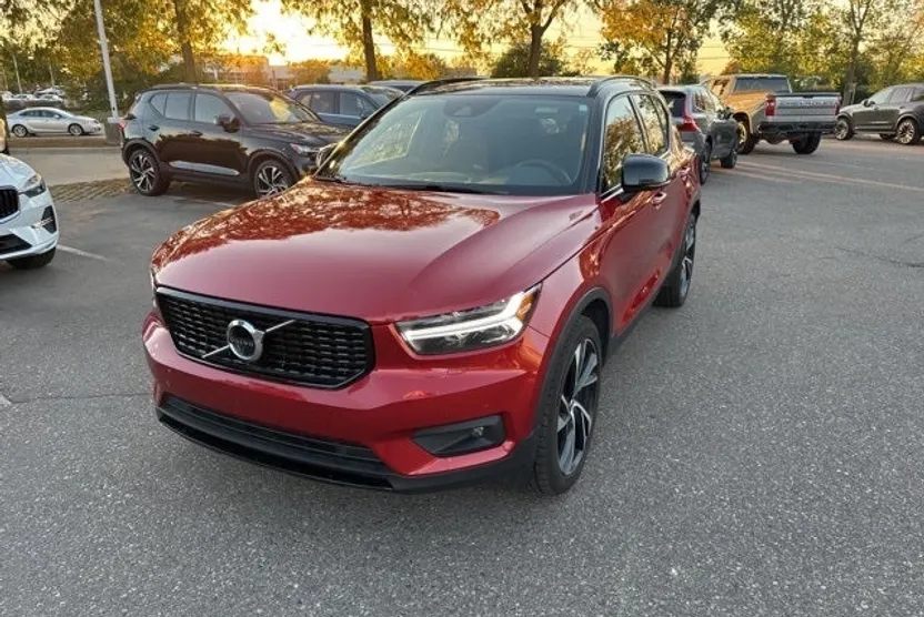 2021 Volvo XC40 R-Design photo 1