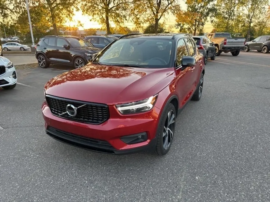 2021 Volvo XC40 R-Design photo 1