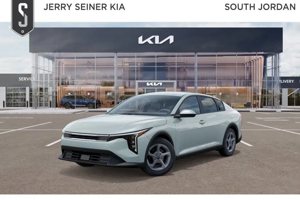 2025 Kia K4 LXS photo 1