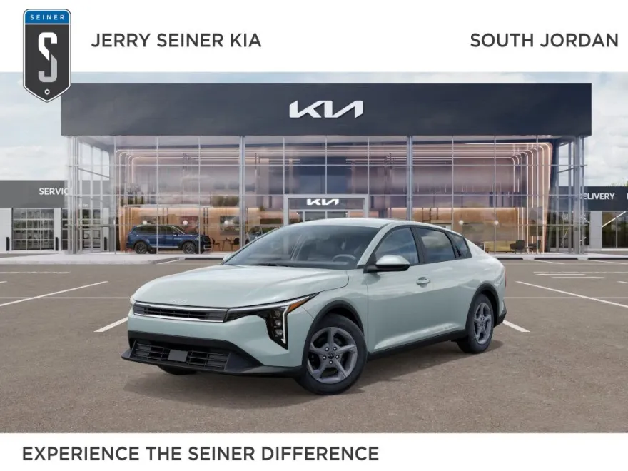 2025 Kia K4 LXS photo 1