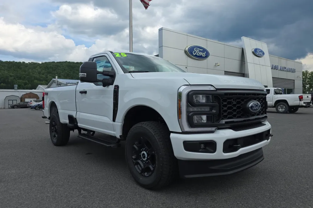 2025 Ford F-350 XL photo 1