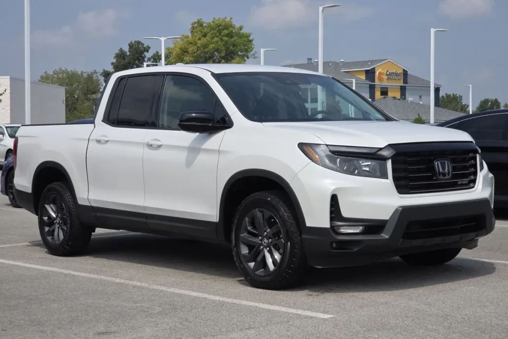 2023 Honda Ridgeline Sport photo 1