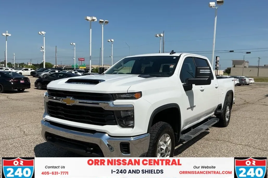 2024 Chevrolet Silverado 2500HD LT photo 1