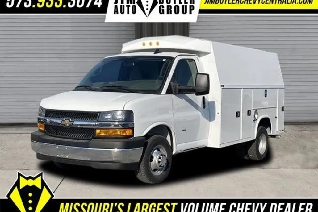 2024 Chevrolet Express Cutaway 3500 photo 1