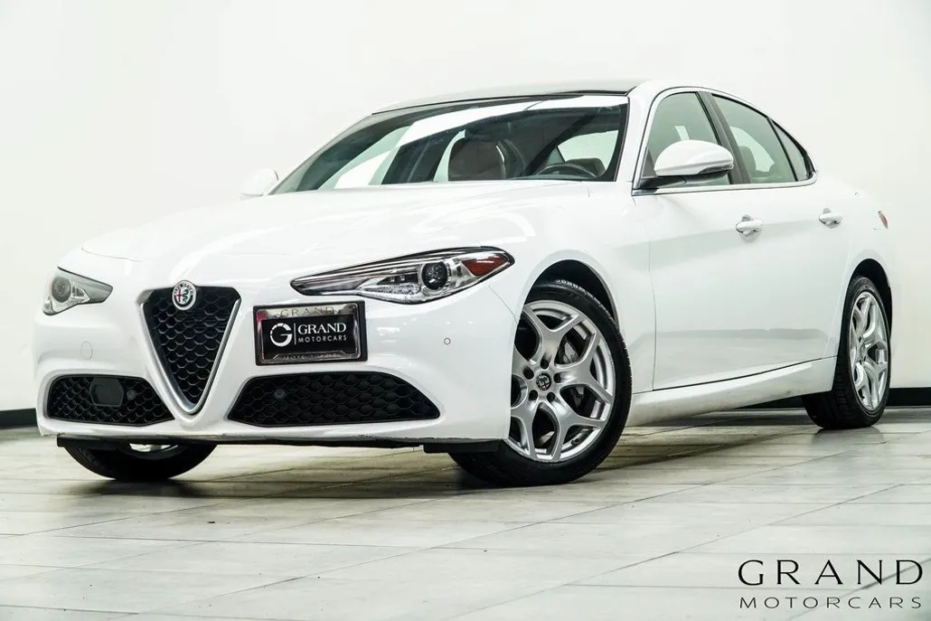 2021 Alfa Romeo Giulia Ti photo 1