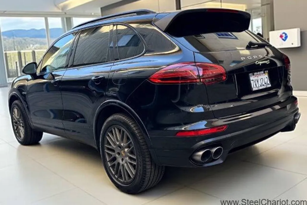 2017 Porsche Cayenne S E-Hybrid Platinum Edition photo 1
