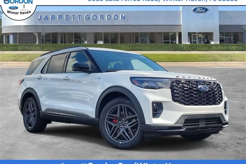 2025 Ford Explorer ST-Line photo 1